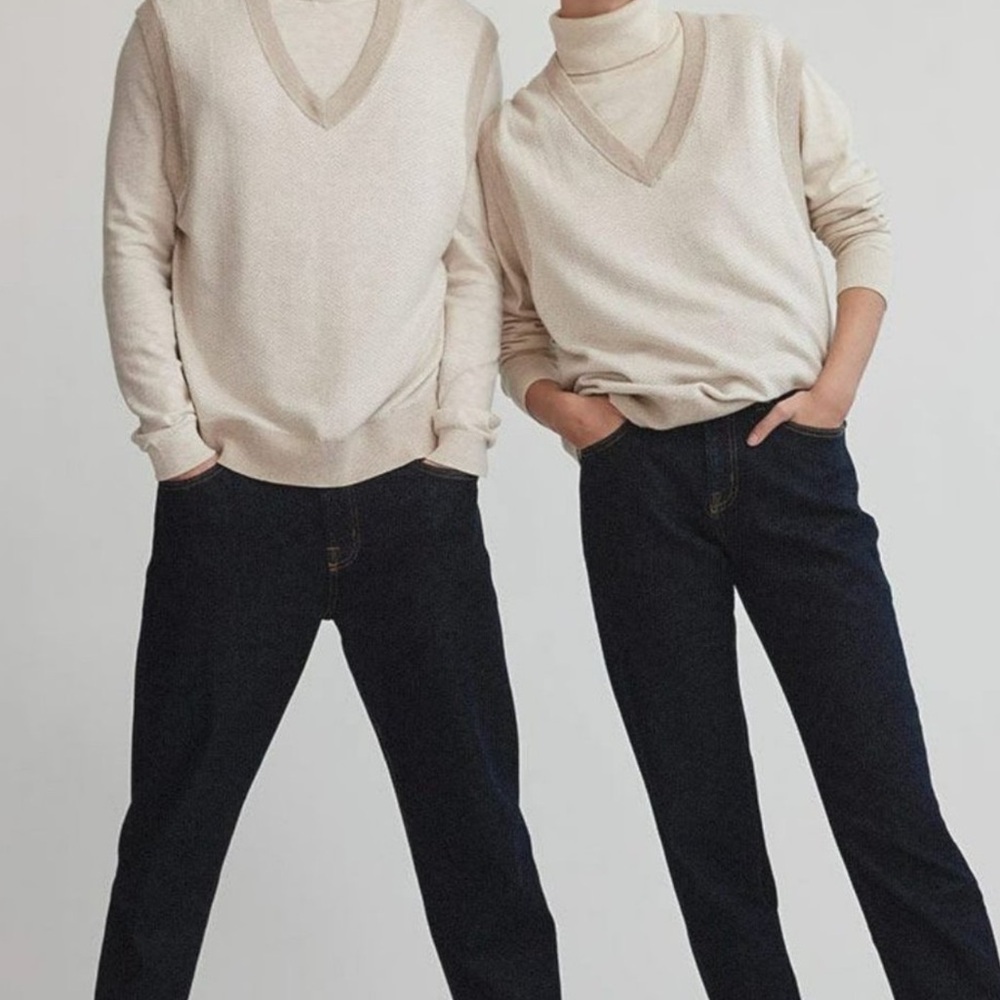 Gender-Neutral V-Neck Sweater Vest Beige